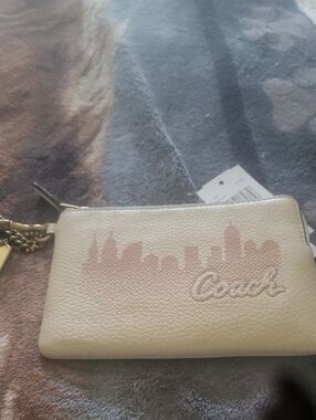 Coach / Jennifer Lopez  collaboration new wristlet Hp Free Gift